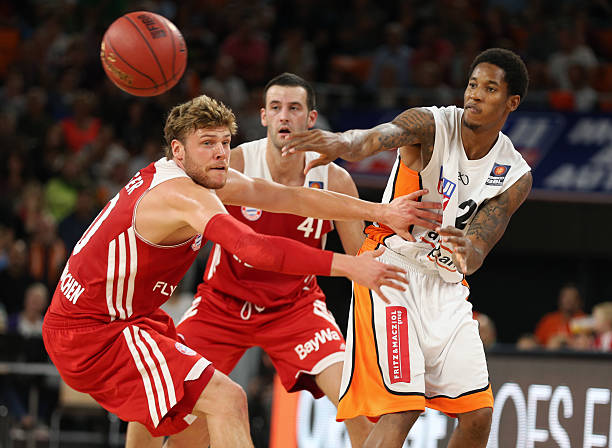 严密防守的 严密防守的